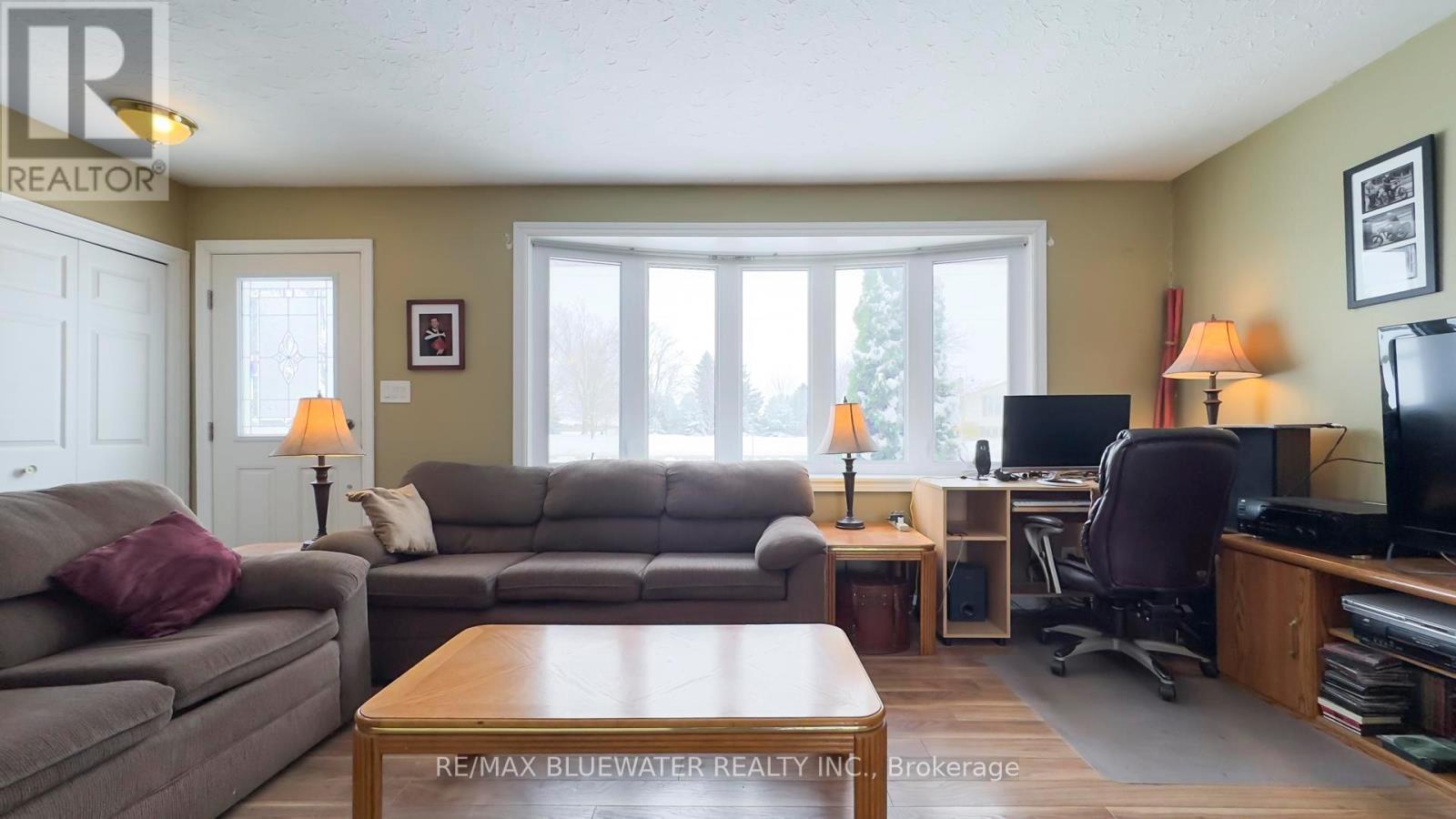 40204 Huron Street E, South Huron, Ontario N0M 1S5 - Photo 9 - X12535572