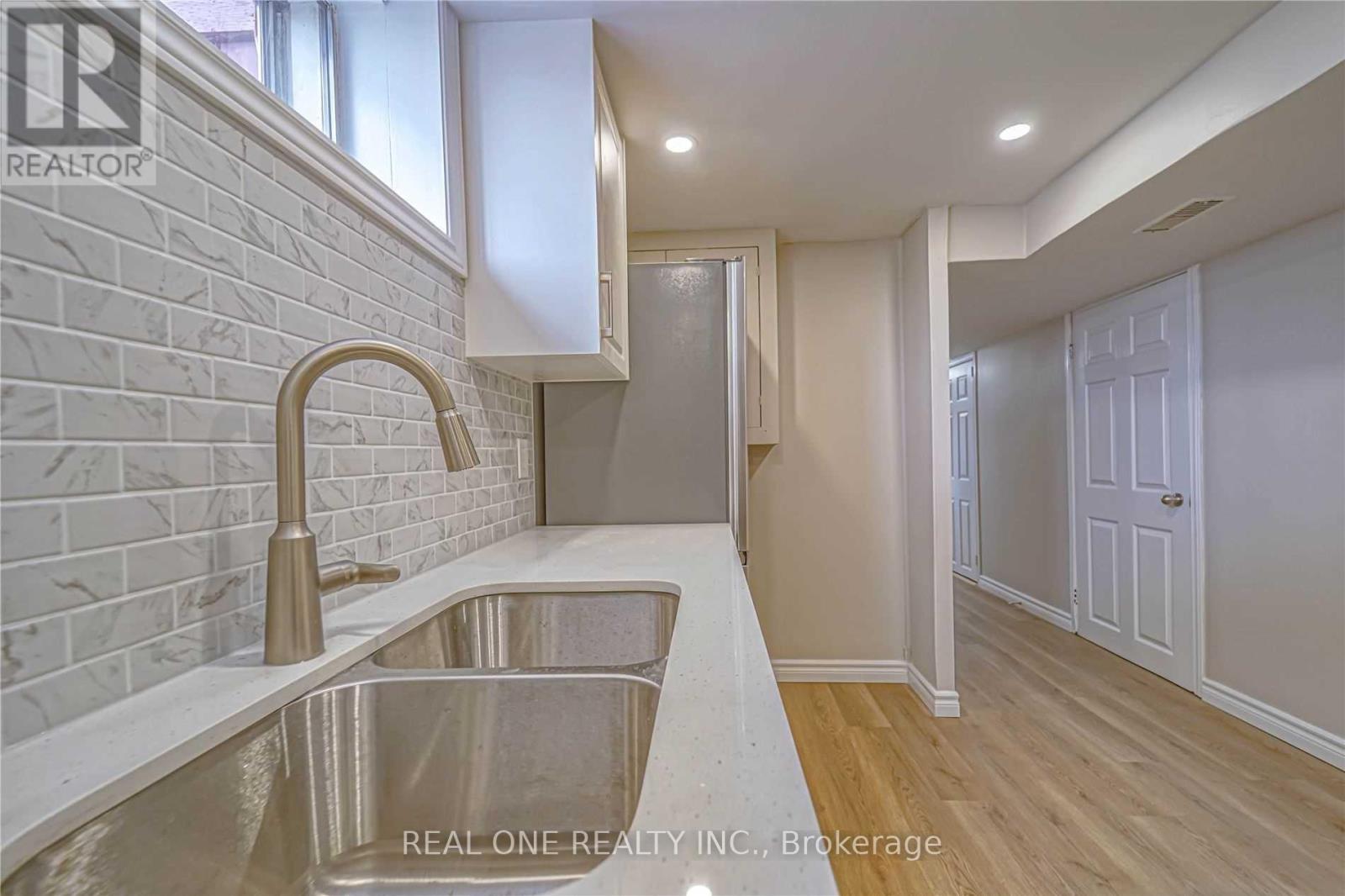 Lower - 3487 Ellengale Drive, Mississauga, Ontario L5C 1Z8 - Photo 4 - W12535504