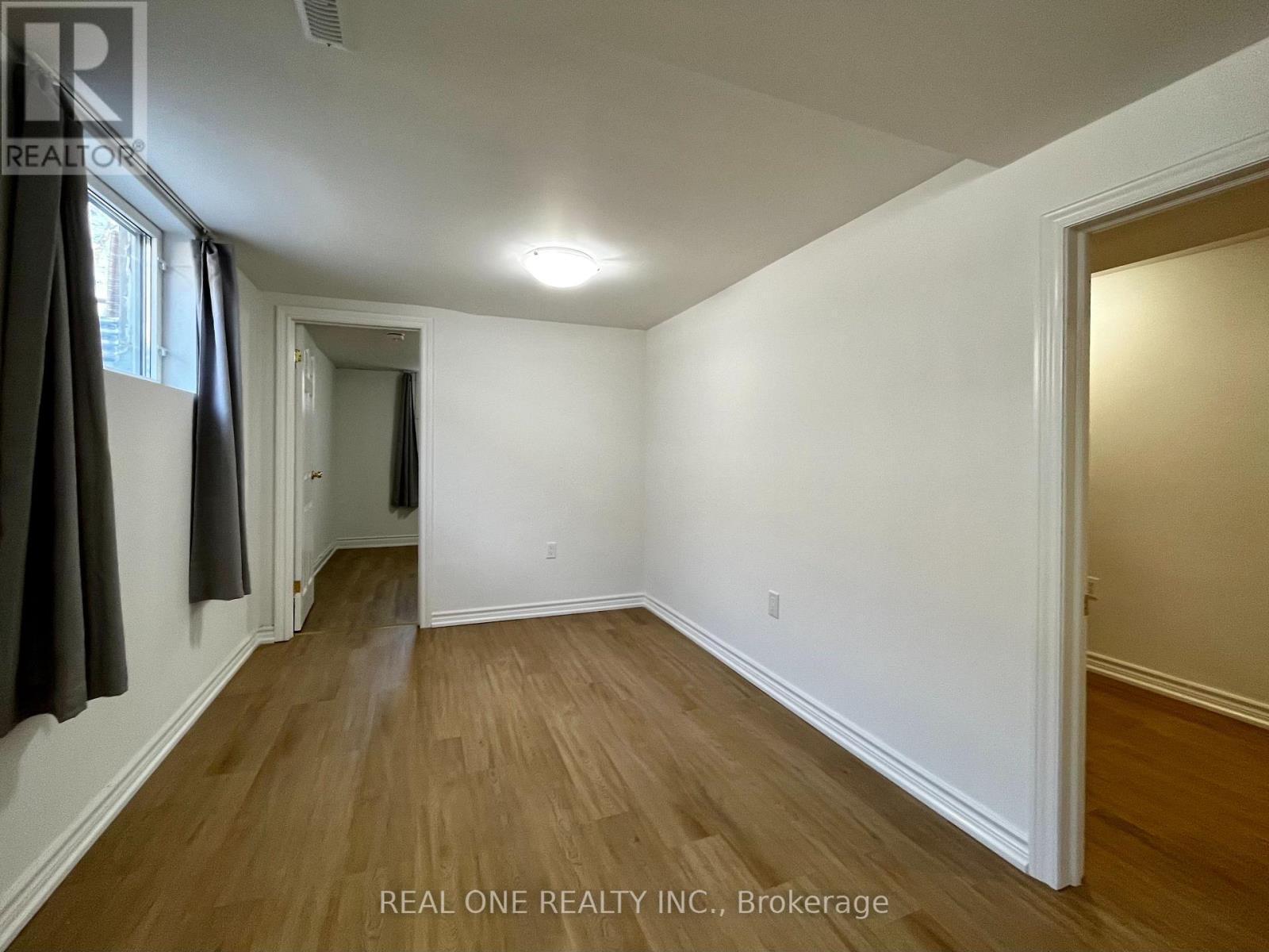 Lower - 3487 Ellengale Drive, Mississauga, Ontario L5C 1Z8 - Photo 5 - W12535504