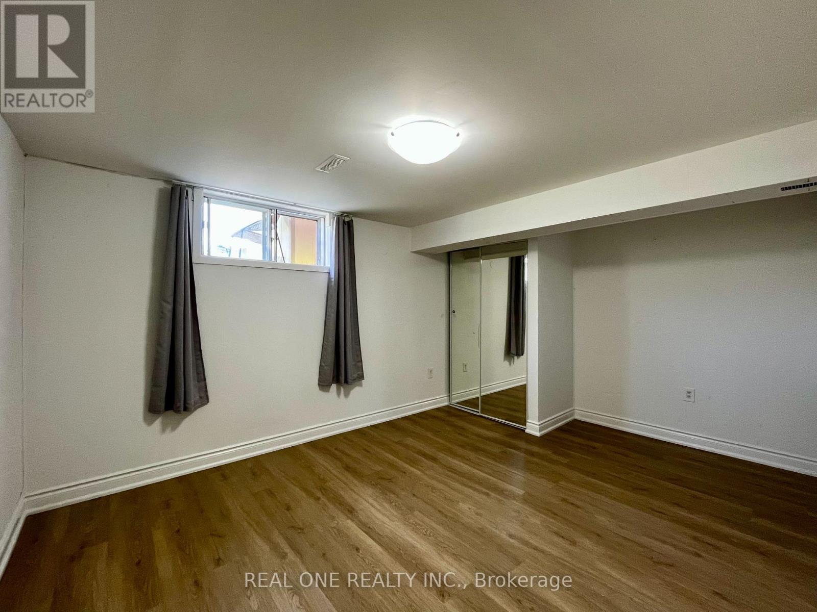 Lower - 3487 Ellengale Drive, Mississauga, Ontario L5C 1Z8 - Photo 6 - W12535504