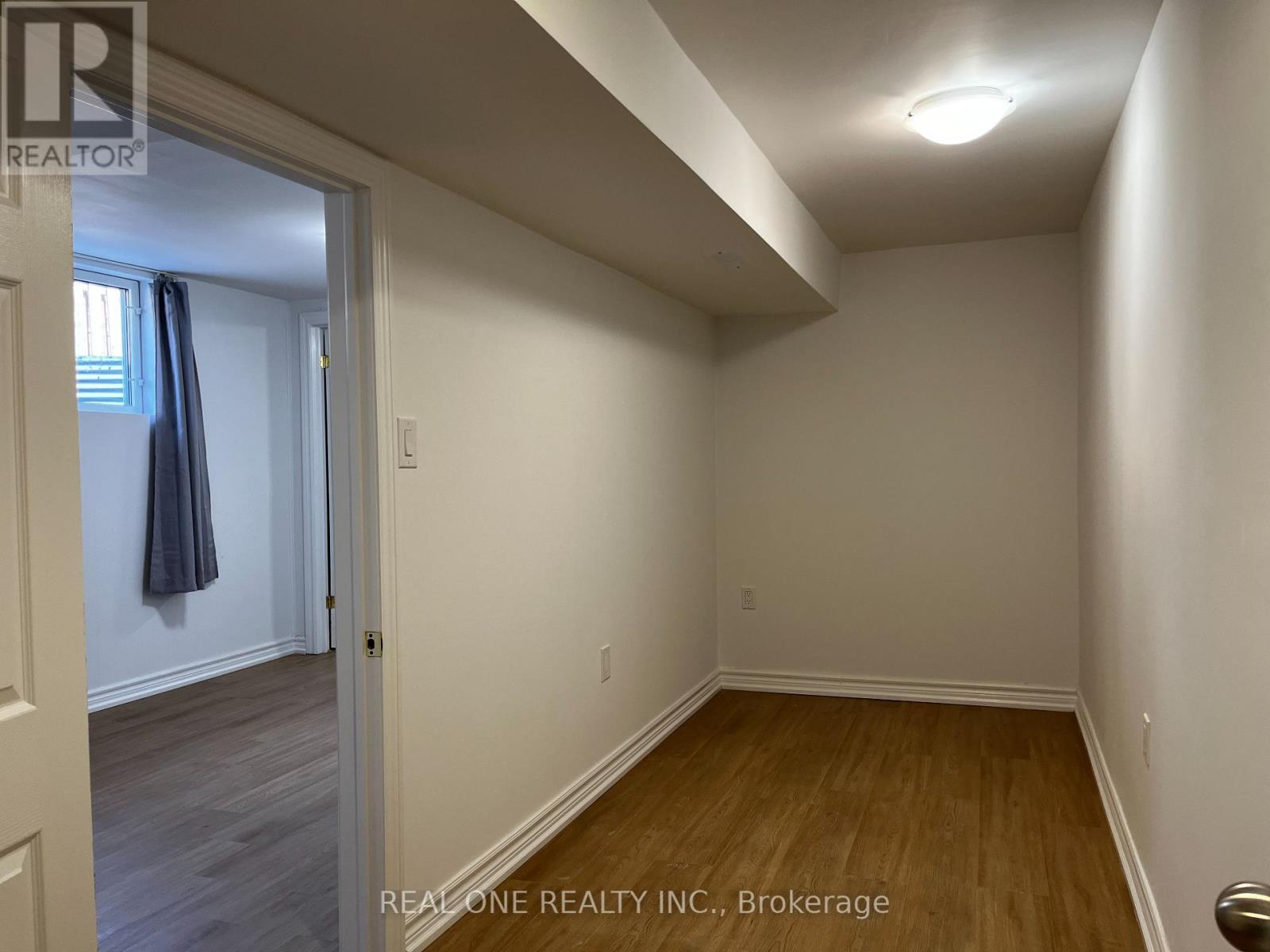 Lower - 3487 Ellengale Drive, Mississauga, Ontario L5C 1Z8 - Photo 7 - W12535504