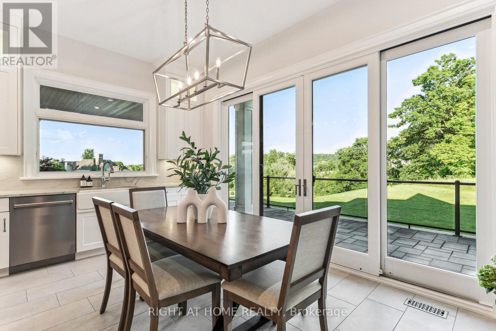 2606 Harvestmoon Lane, Burlington, Ontario  L7P 0N5 - Photo 16 - W12535506