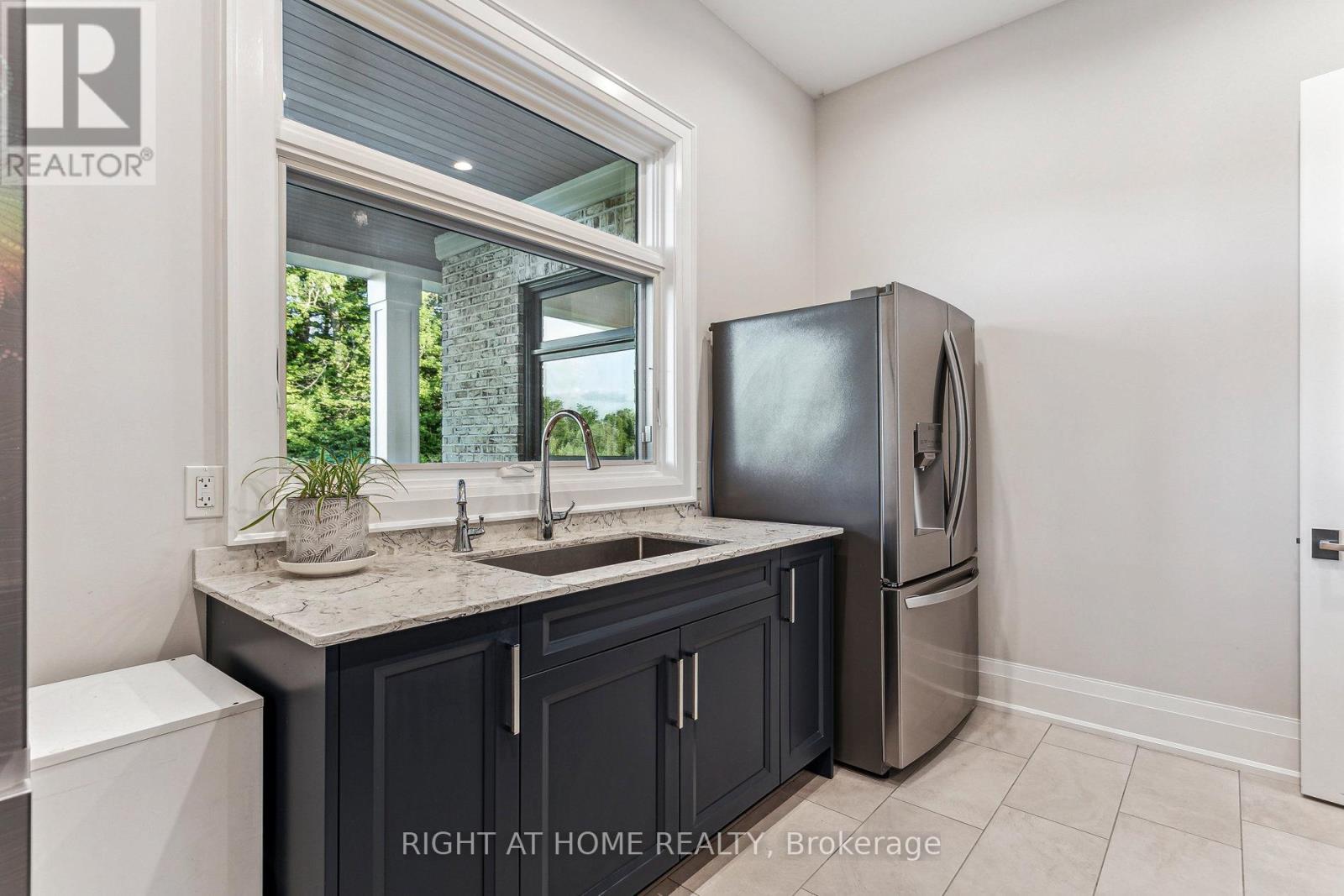 2606 Harvestmoon Lane, Burlington, Ontario  L7P 0N5 - Photo 19 - W12535506