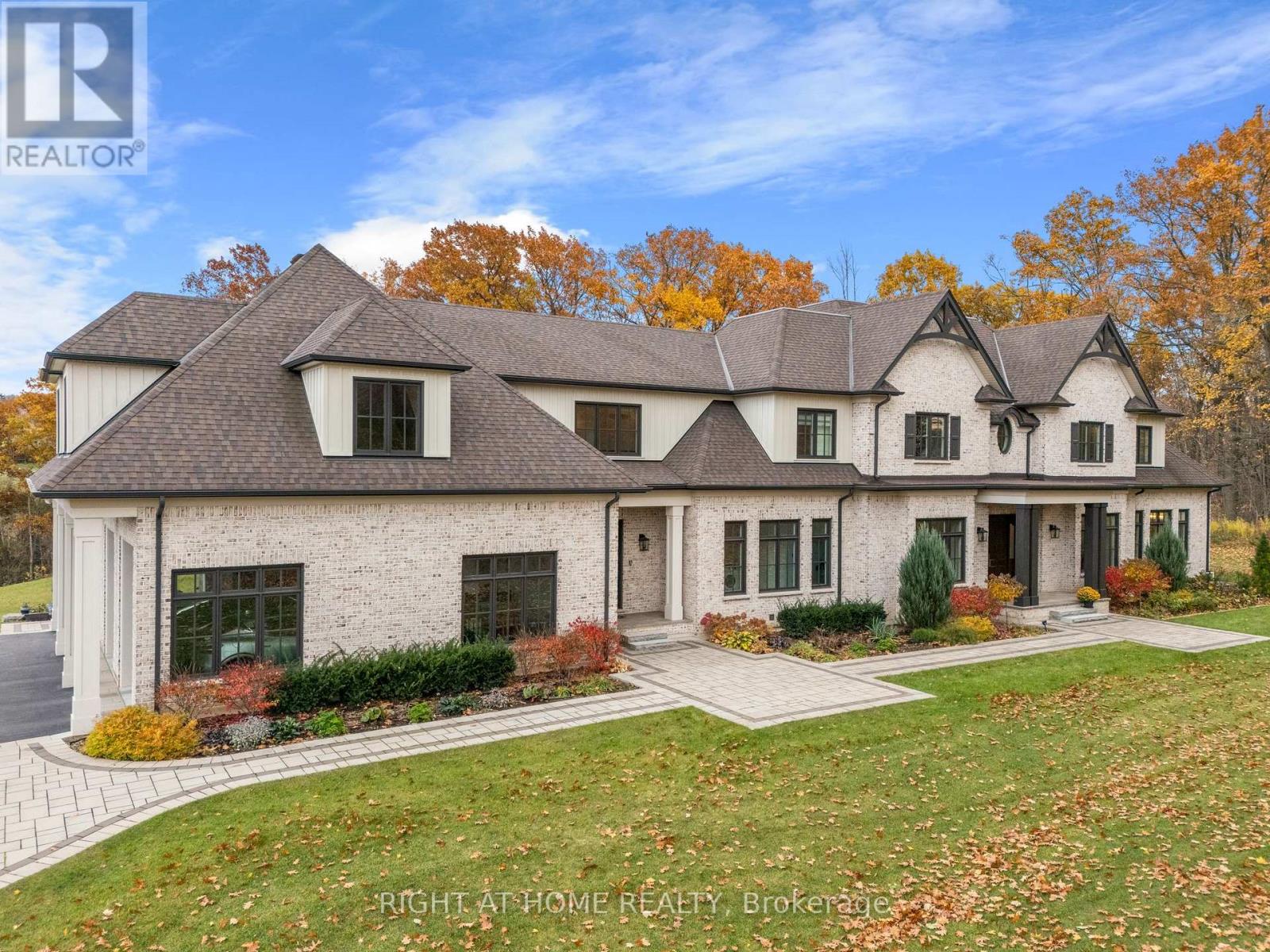 2606 Harvestmoon Lane, Burlington, Ontario  L7P 0N5 - Photo 2 - W12535506