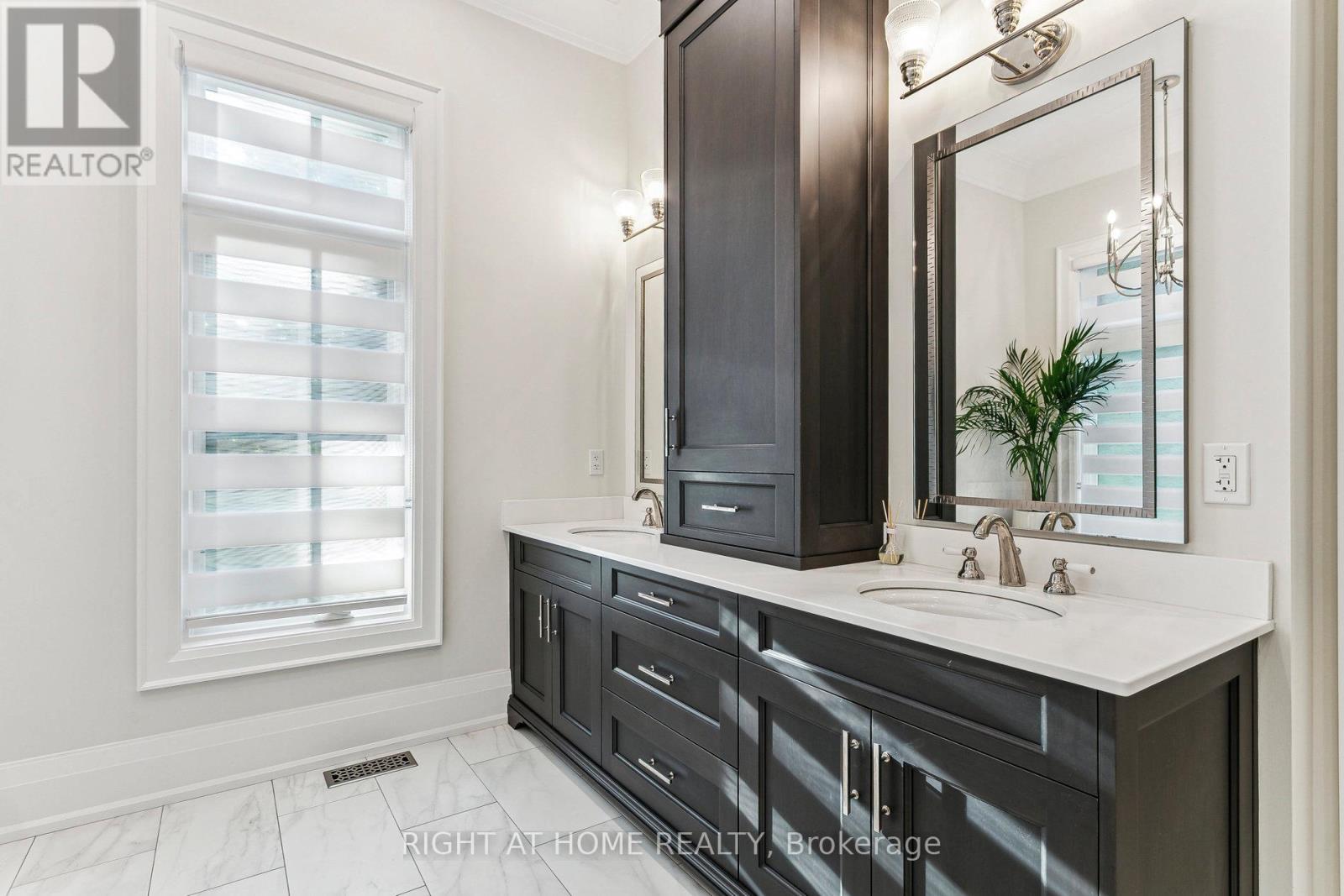 2606 Harvestmoon Lane, Burlington, Ontario  L7P 0N5 - Photo 24 - W12535506