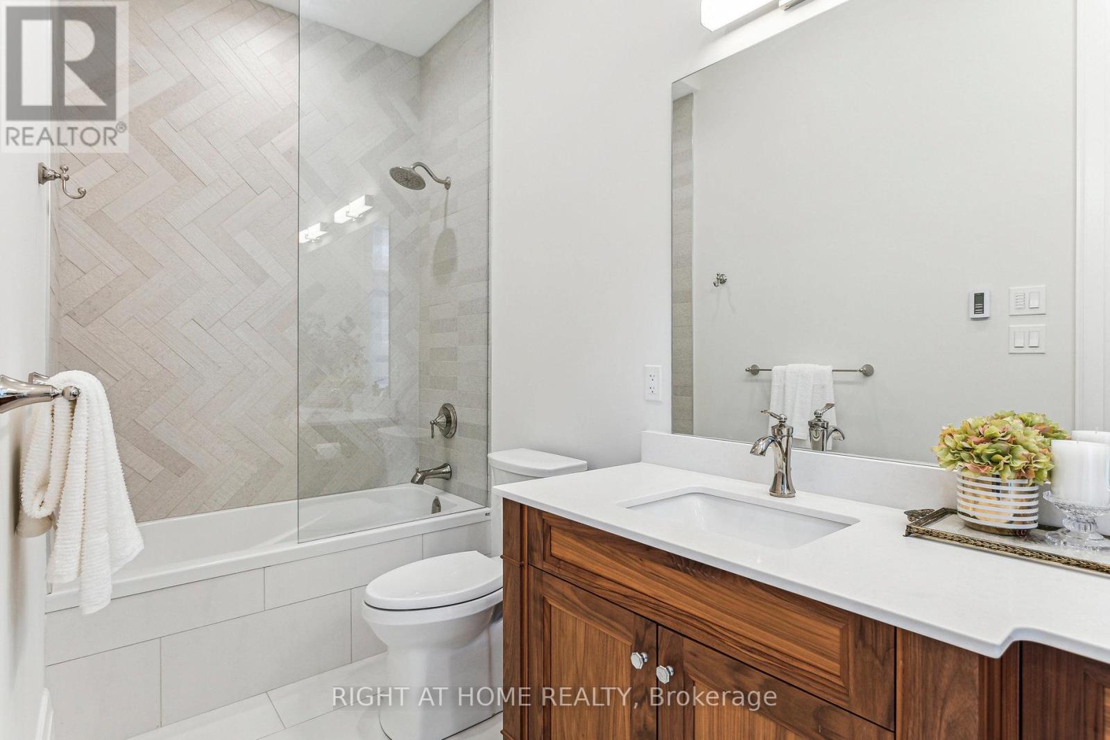 2606 Harvestmoon Lane, Burlington, Ontario  L7P 0N5 - Photo 29 - W12535506