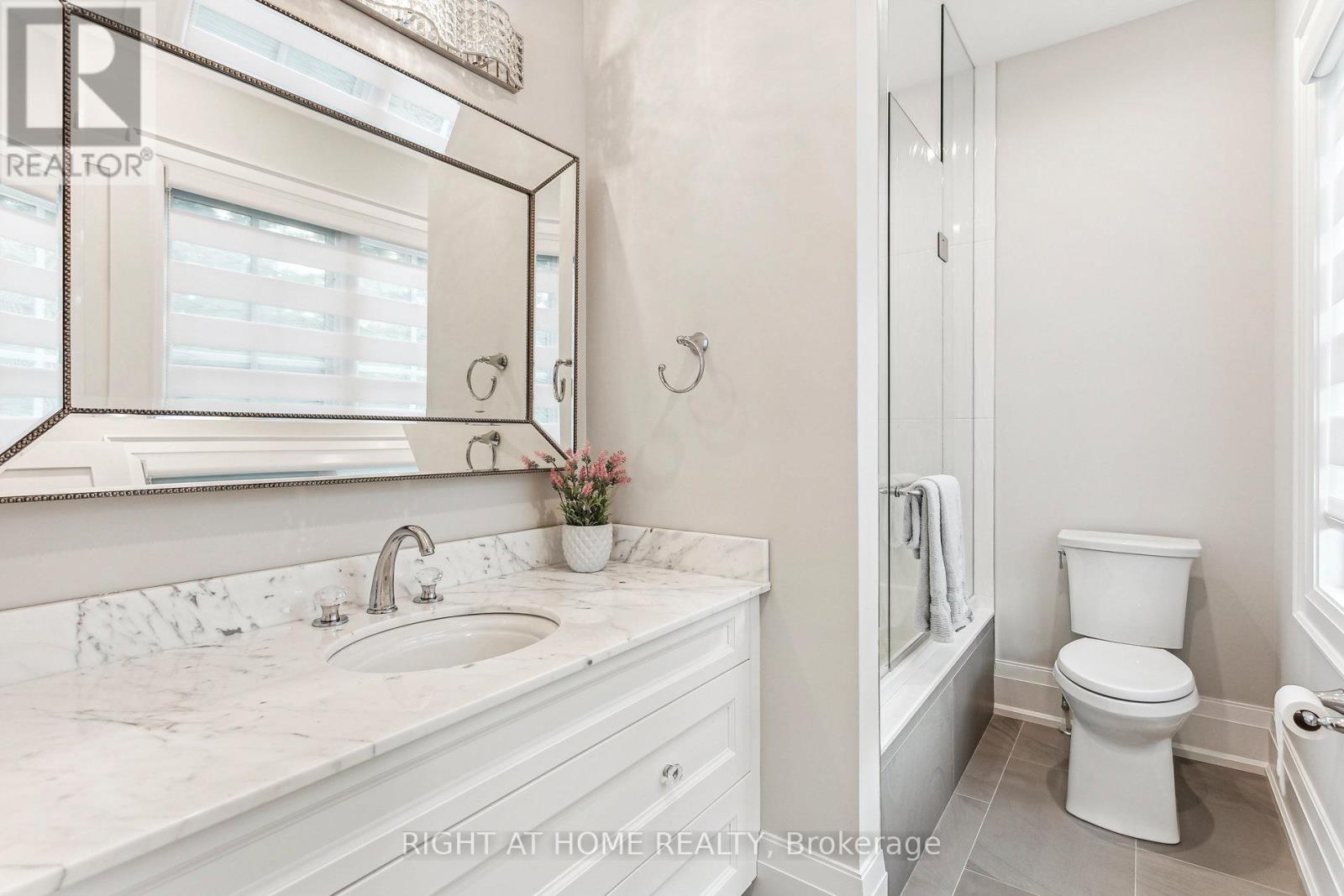 2606 Harvestmoon Lane, Burlington, Ontario  L7P 0N5 - Photo 38 - W12535506