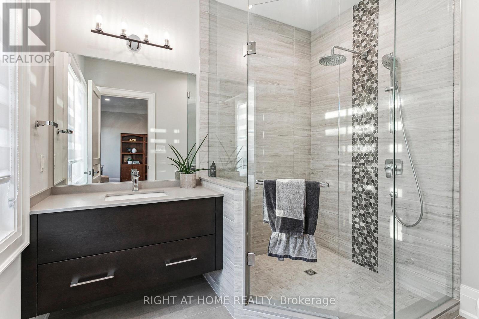 2606 Harvestmoon Lane, Burlington, Ontario  L7P 0N5 - Photo 40 - W12535506