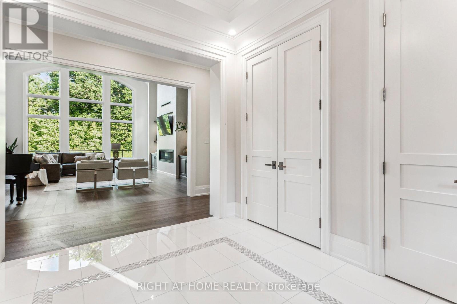 2606 Harvestmoon Lane, Burlington, Ontario  L7P 0N5 - Photo 6 - W12535506