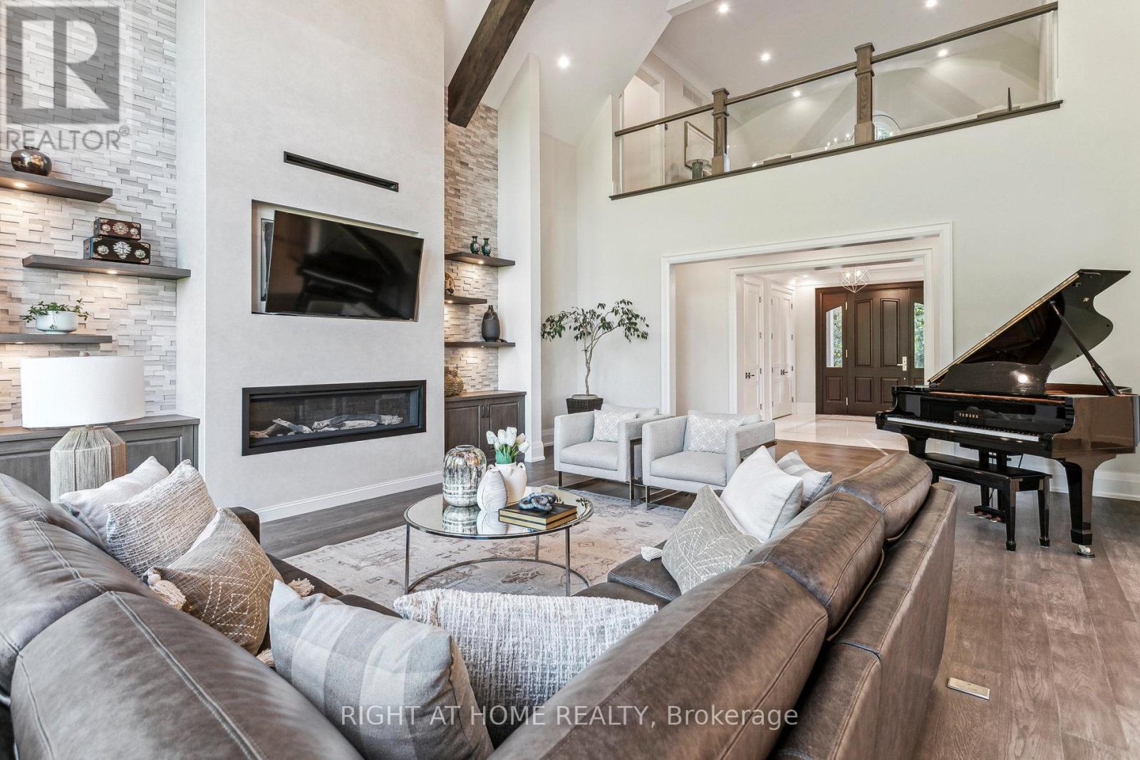 2606 Harvestmoon Lane, Burlington, Ontario  L7P 0N5 - Photo 9 - W12535506