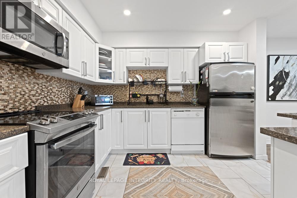 498 Sandhamn Private, Ottawa, Ontario  K1T 2Z6 - Photo 5 - X12535552