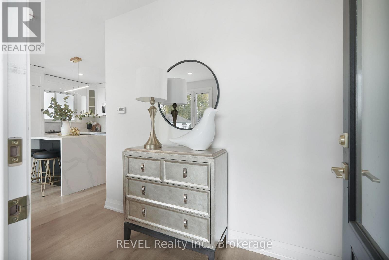 6483 Monroe Street, Niagara Falls, Ontario L2G 2G9 - Photo 4 - X12535558