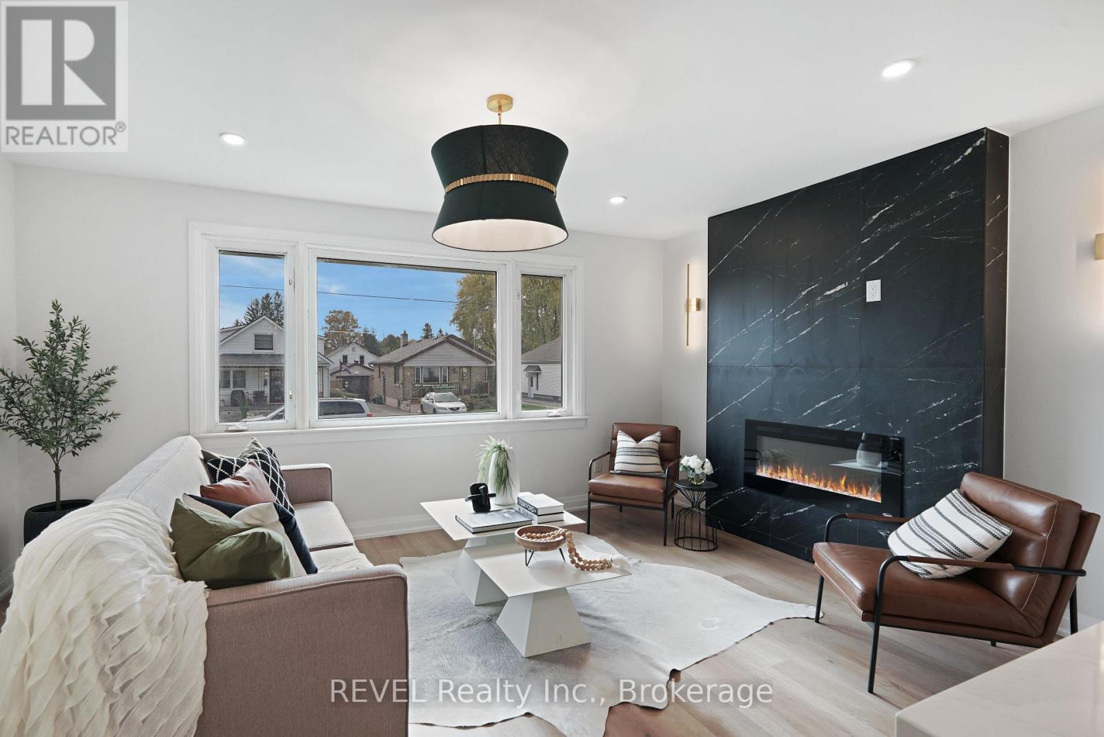 6483 Monroe Street, Niagara Falls, Ontario L2G 2G9 - Photo 5 - X12535558