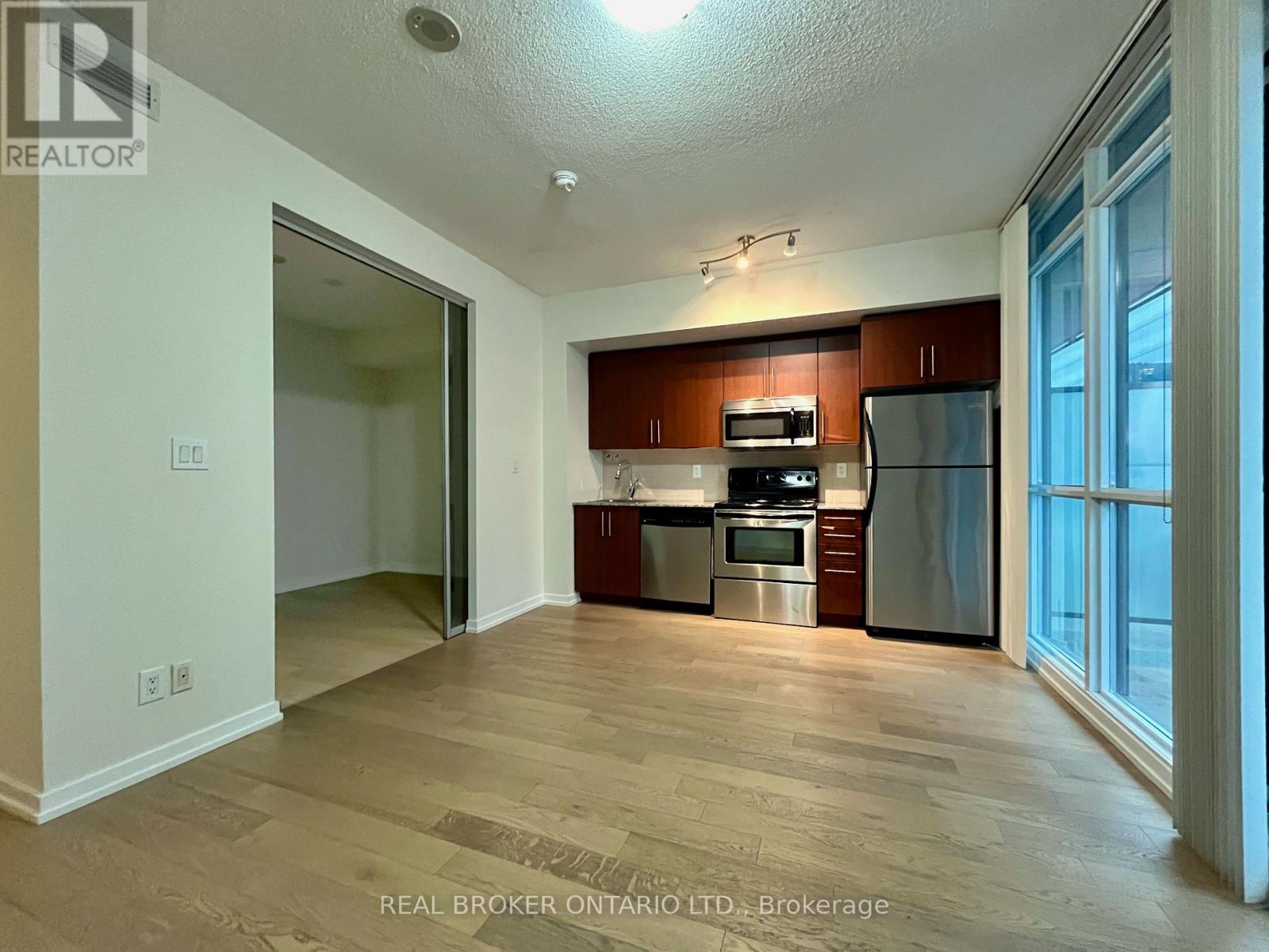 2107 - 65 Bremner Boulevard, Toronto, Ontario  M5J 0A7 - Photo 2 - C12535550