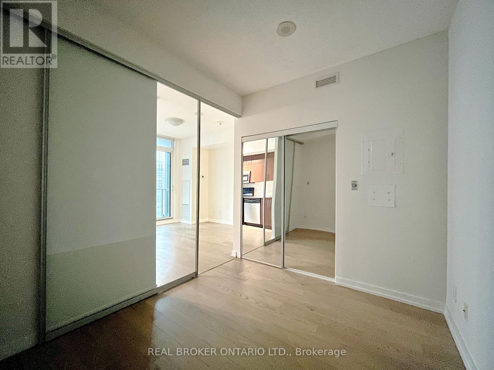 2107 - 65 Bremner Boulevard, Toronto, Ontario  M5J 0A7 - Photo 3 - C12535550