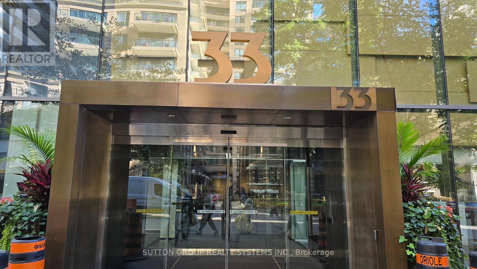 1609 - 33 Charles Street E, Toronto, Ontario  M4Y 1R9 - Photo 3 - C12535556