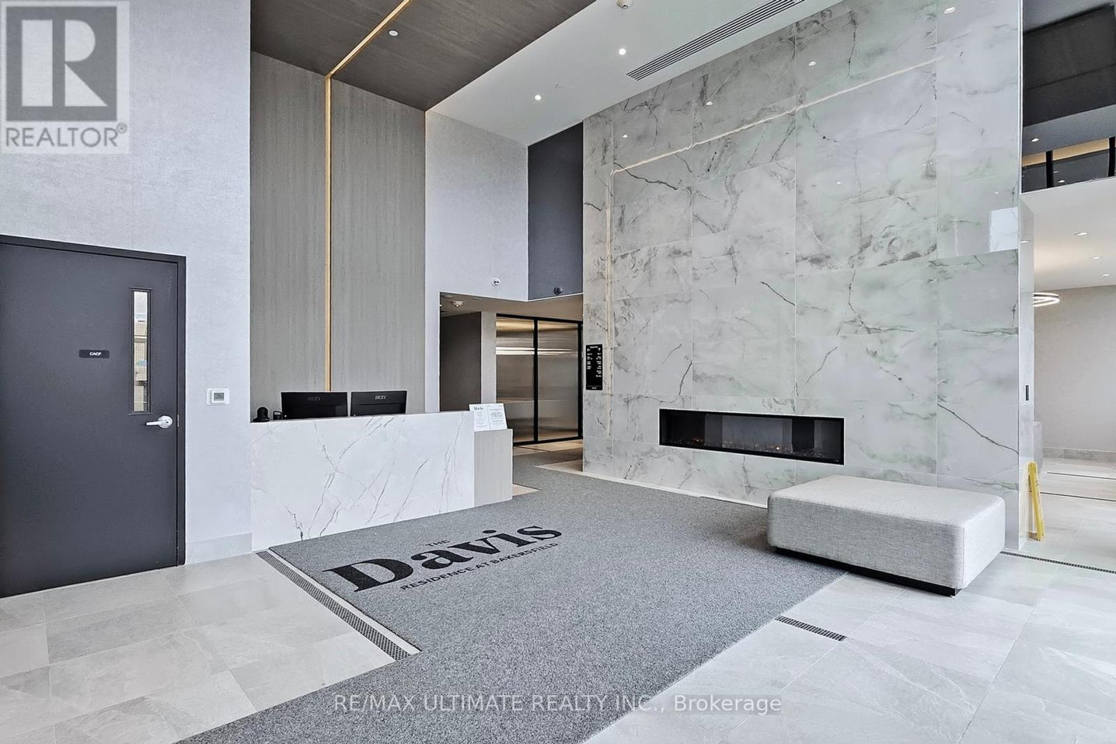 1203 - 185 Deerfield Road, Newmarket, Ontario  L3Y 0G7 - Photo 4 - N12535534