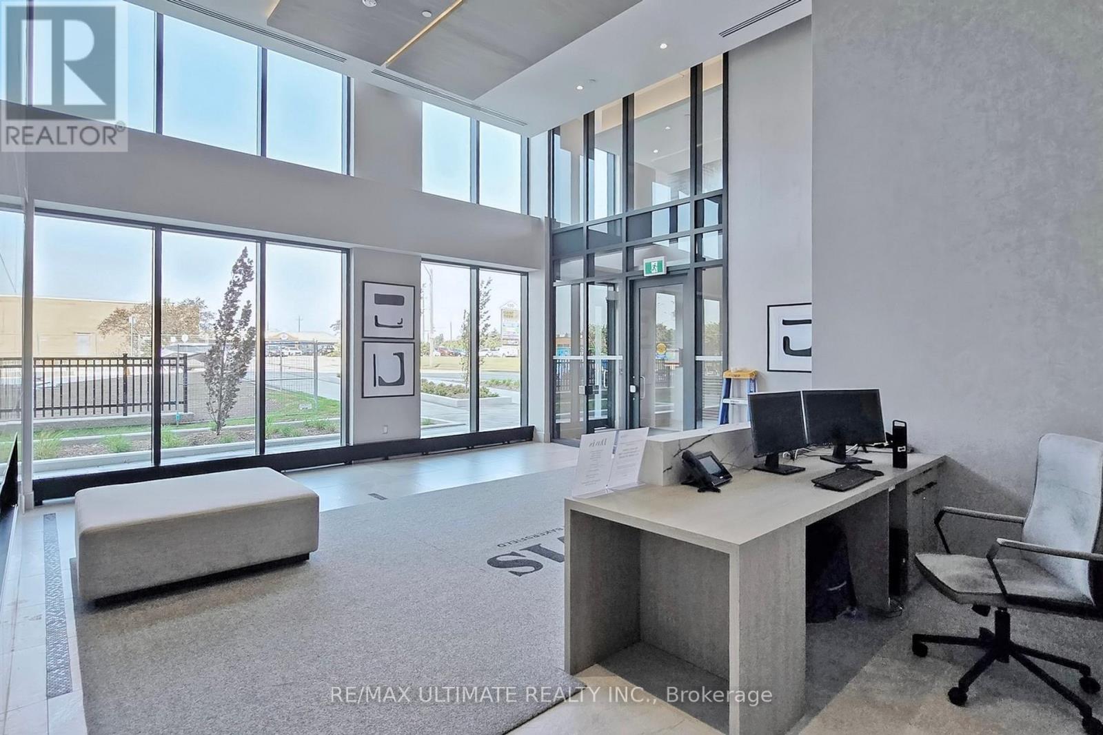 1203 - 185 Deerfield Road, Newmarket, Ontario  L3Y 0G7 - Photo 6 - N12535534