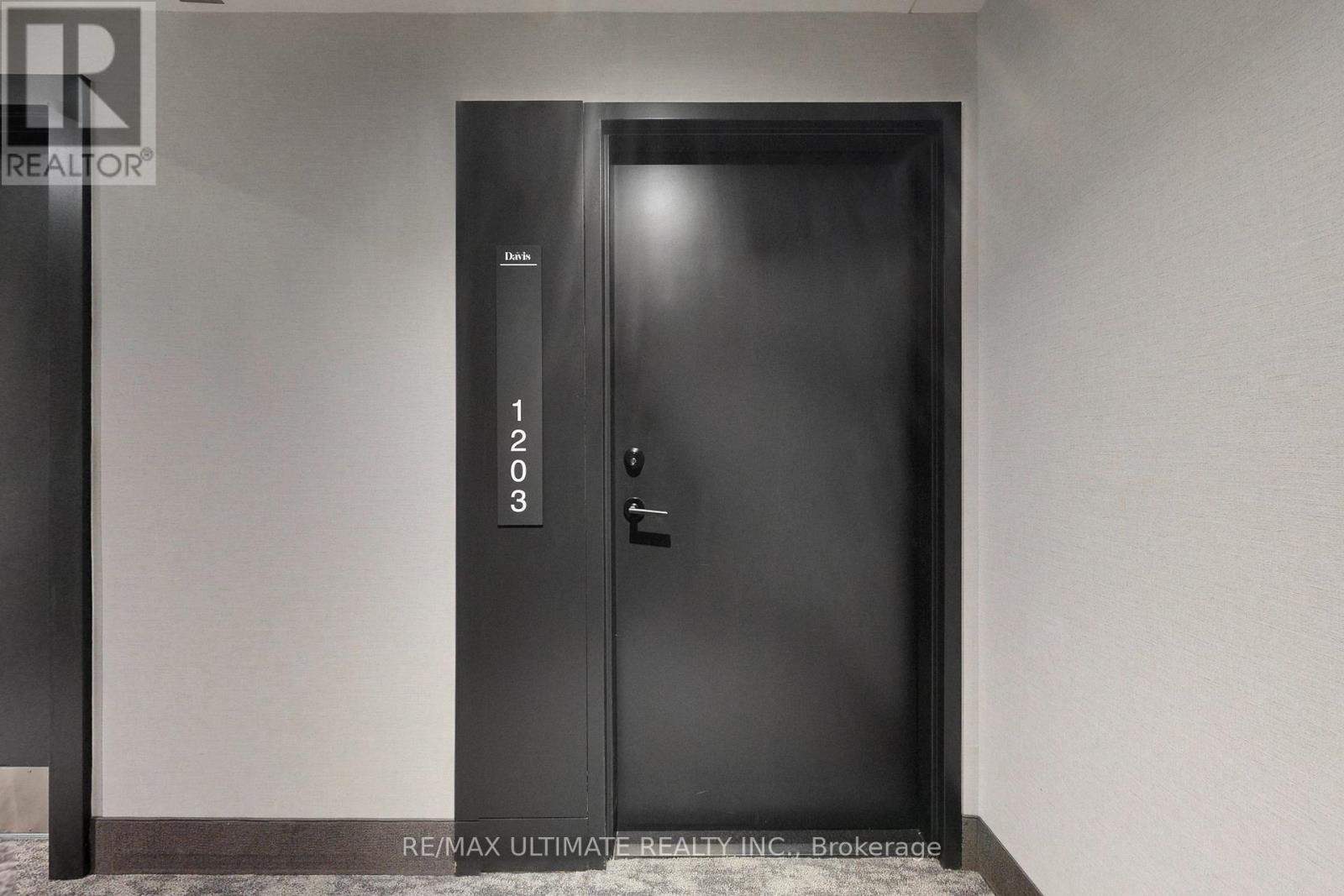 1203 - 185 Deerfield Road, Newmarket, Ontario  L3Y 0G7 - Photo 9 - N12535534