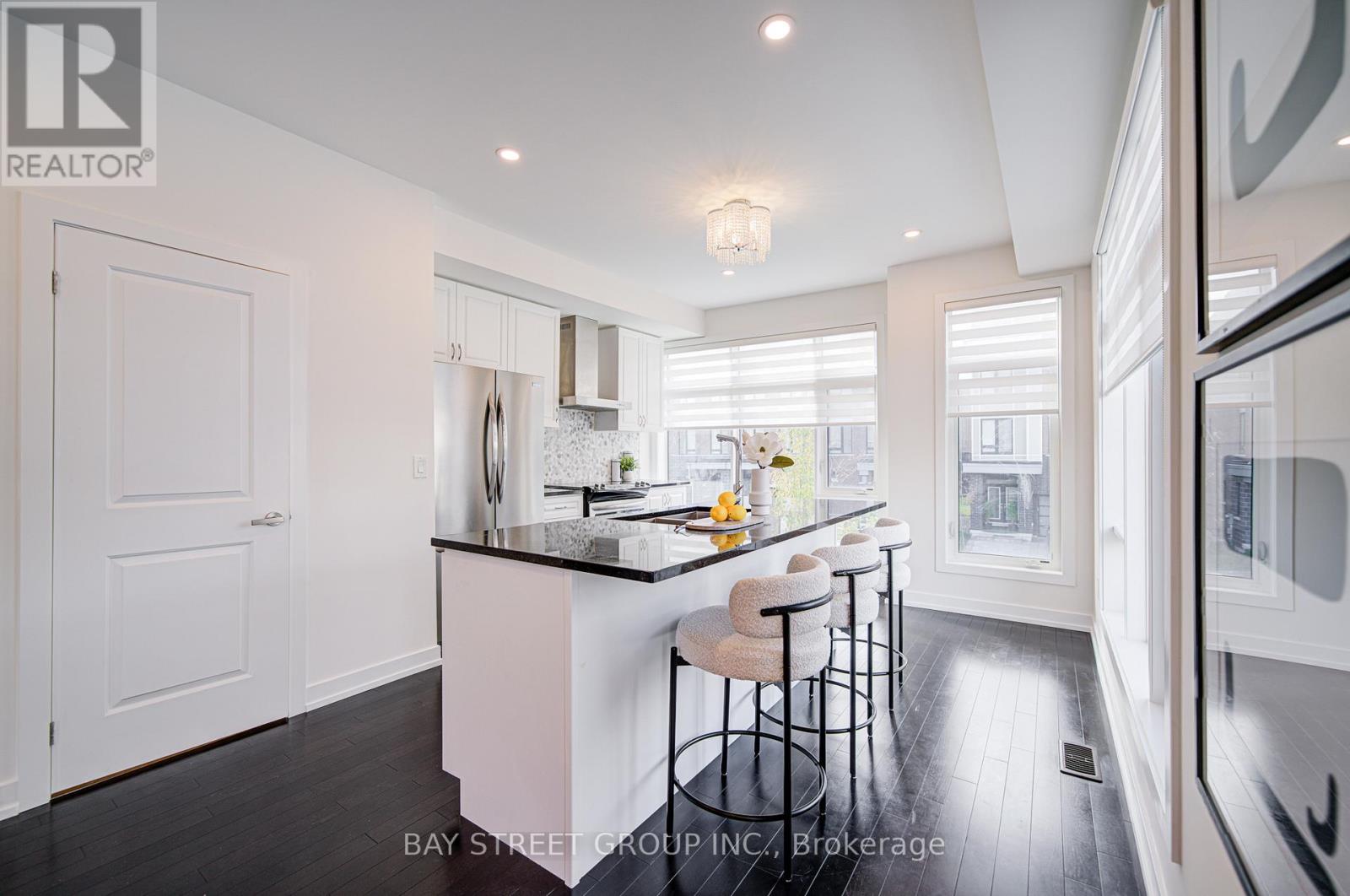 187 Salterton Circle, Vaughan, Ontario  L6A 4Z2 - Photo 6 - N12535566