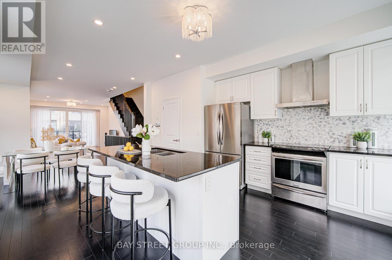 187 Salterton Circle, Vaughan, Ontario  L6A 4Z2 - Photo 7 - N12535566