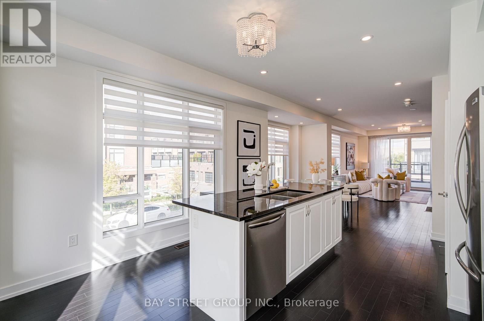 187 Salterton Circle, Vaughan, Ontario  L6A 4Z2 - Photo 8 - N12535566