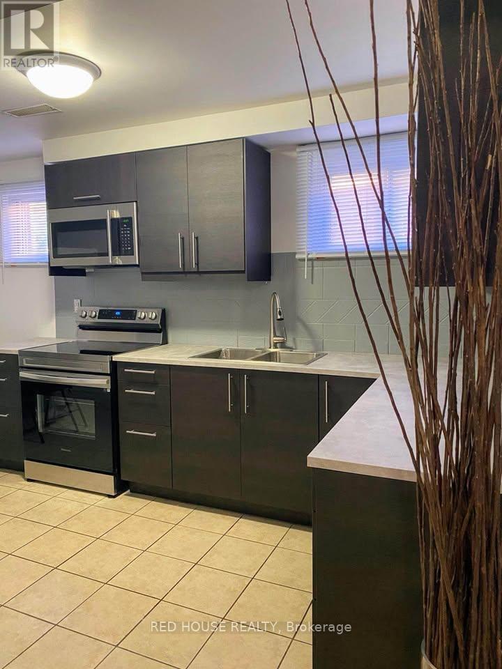 518 Meadows Boulevard, Mississauga, Ontario  L4Z 1G6 - Photo 2 - W12535540