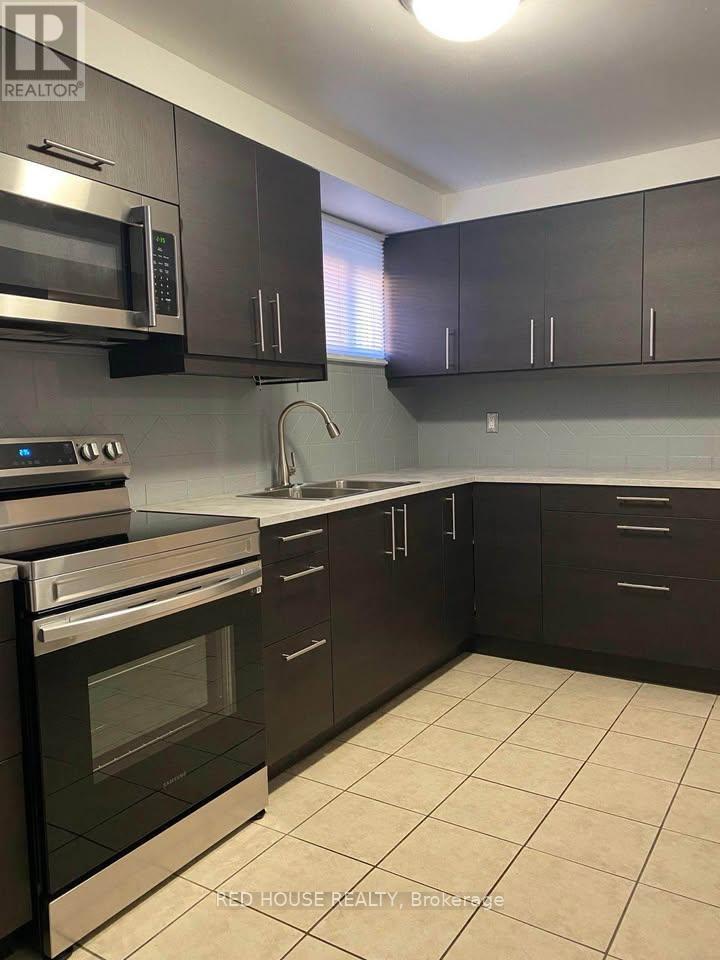 518 Meadows Boulevard, Mississauga, Ontario  L4Z 1G6 - Photo 4 - W12535540