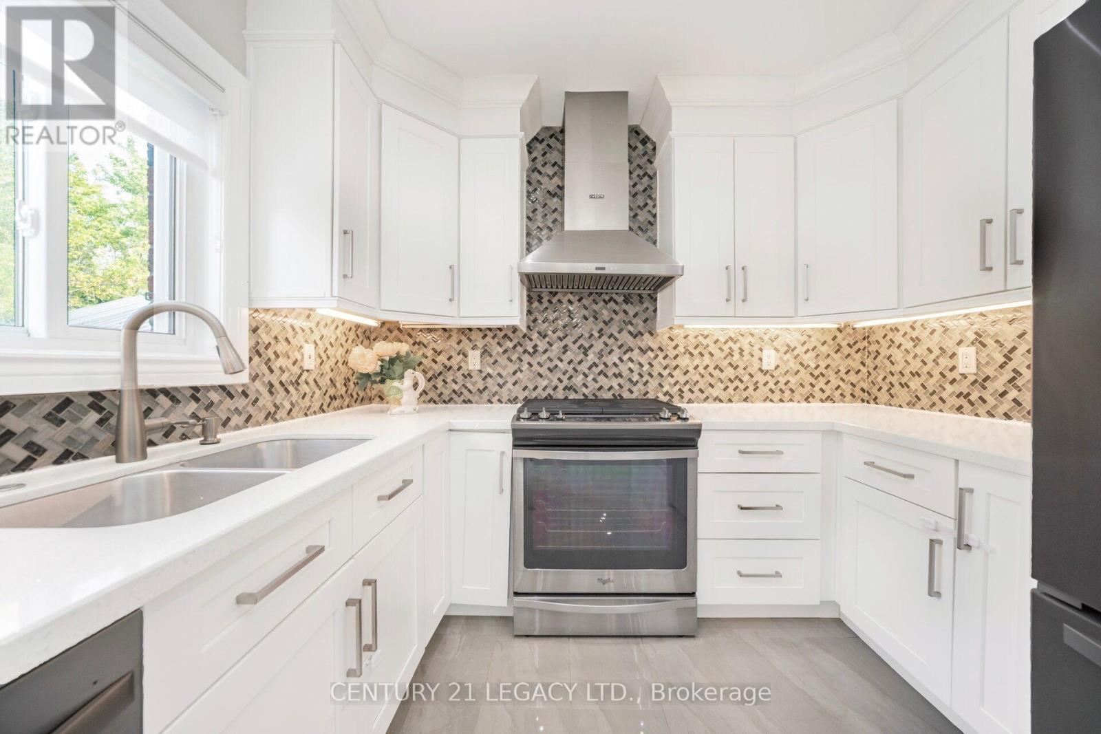 28 Sunnybrook Crescent, Brampton, Ontario  L7A 1Y2 - Photo 11 - W12535570