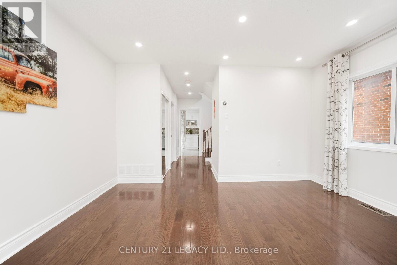 28 Sunnybrook Crescent, Brampton, Ontario  L7A 1Y2 - Photo 7 - W12535570