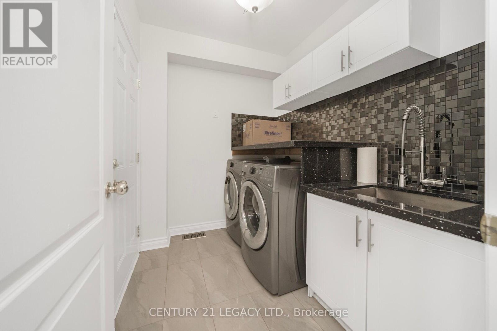 28 Sunnybrook Crescent, Brampton, Ontario  L7A 1Y2 - Photo 8 - W12535570