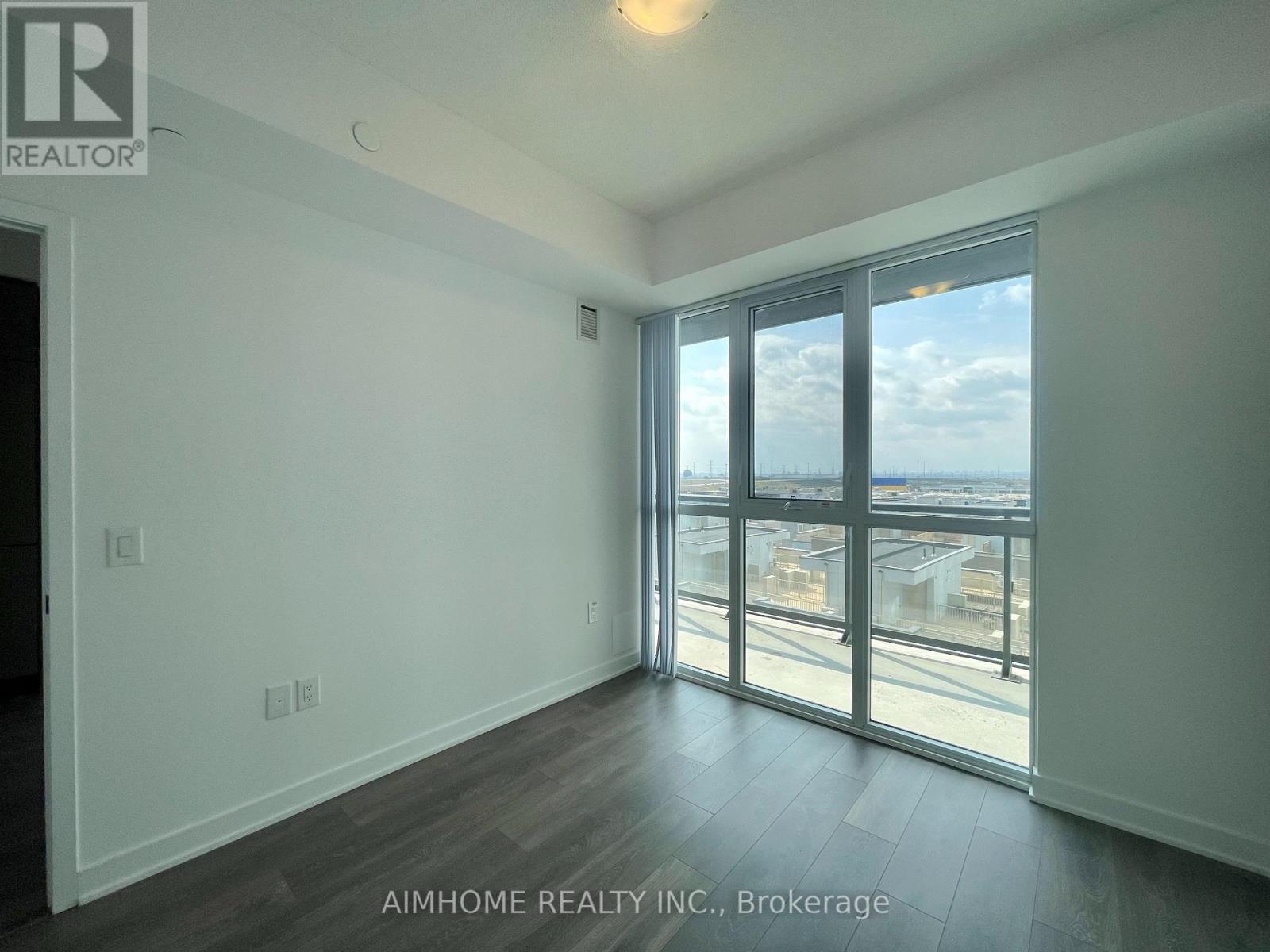 605 - 60 Honeycrisp Crescent, Vaughan, Ontario  L4K 0N5 - Photo 8 - N12535582