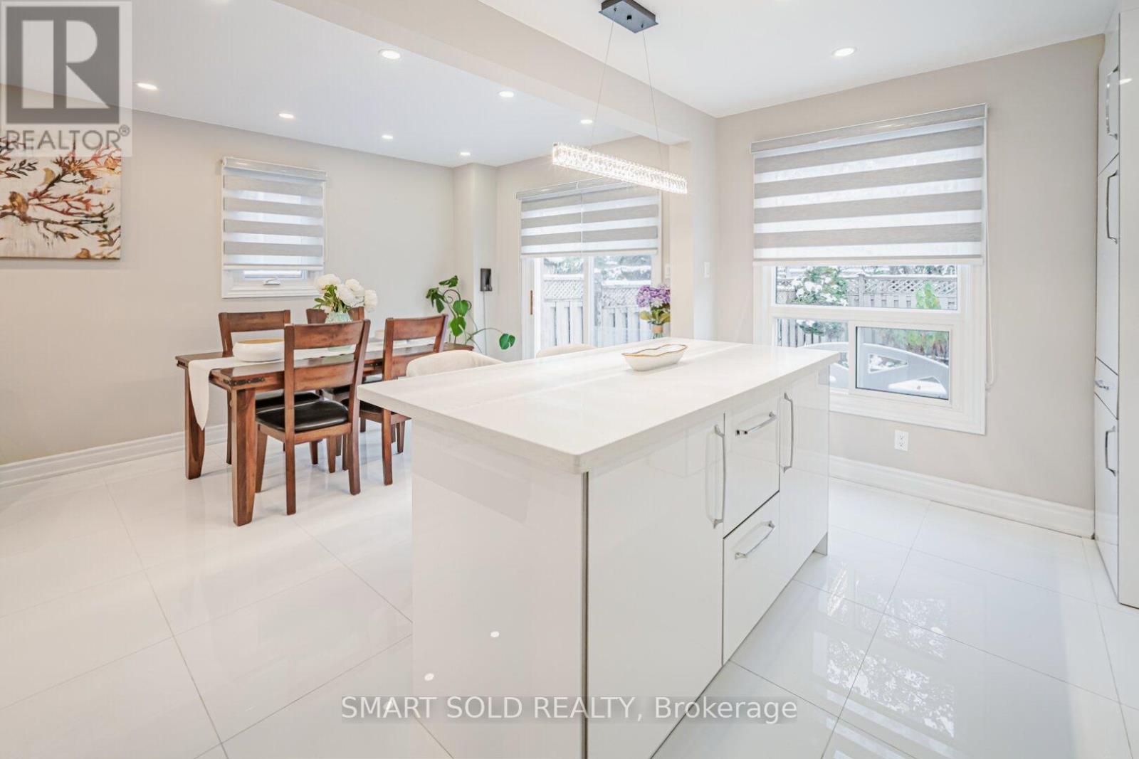 60 Steepleview Crescent, Richmond Hill, Ontario  L4C 9R3 - Photo 15 - N12535584