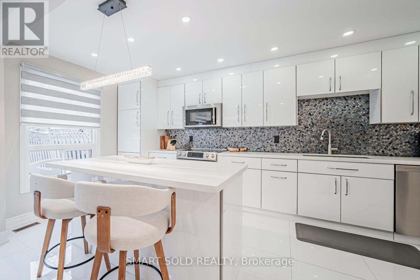 60 Steepleview Crescent, Richmond Hill, Ontario  L4C 9R3 - Photo 17 - N12535584