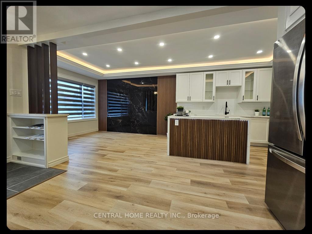 137 Willow Lane, Newmarket, Ontario  L3Y 4J1 - Photo 4 - N12535598