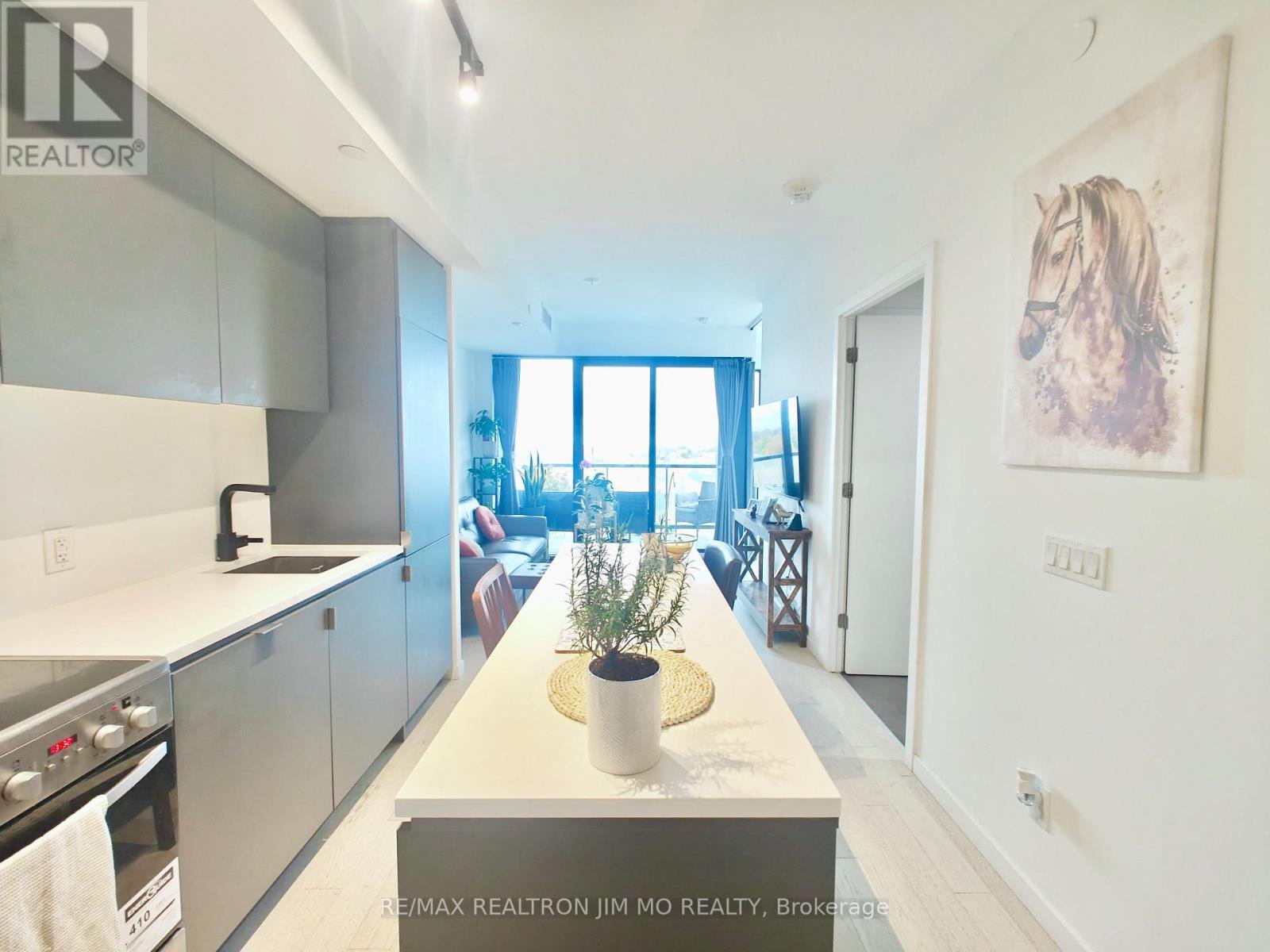 617 - 7 Smith Crescent, Toronto, Ontario  M8Z 1N5 - Photo 4 - W12535578