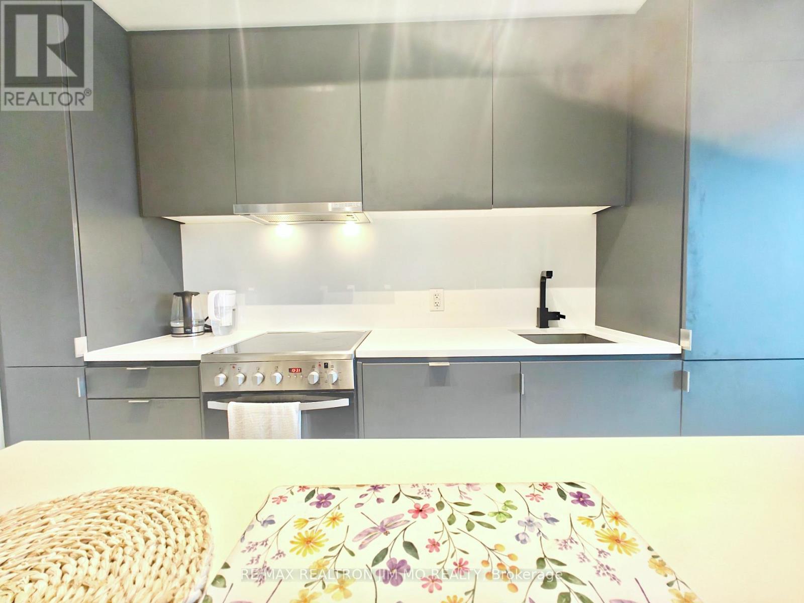 617 - 7 Smith Crescent, Toronto, Ontario  M8Z 1N5 - Photo 5 - W12535578