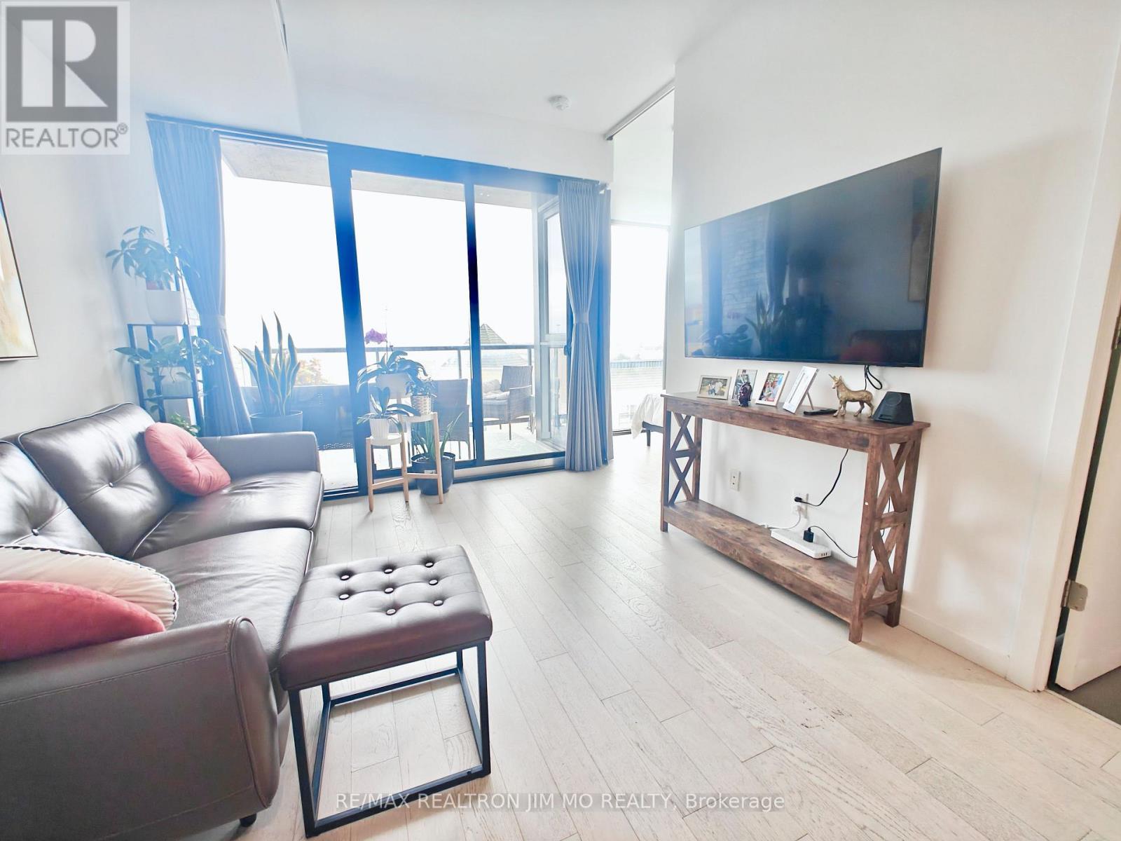 617 - 7 Smith Crescent, Toronto, Ontario  M8Z 1N5 - Photo 6 - W12535578