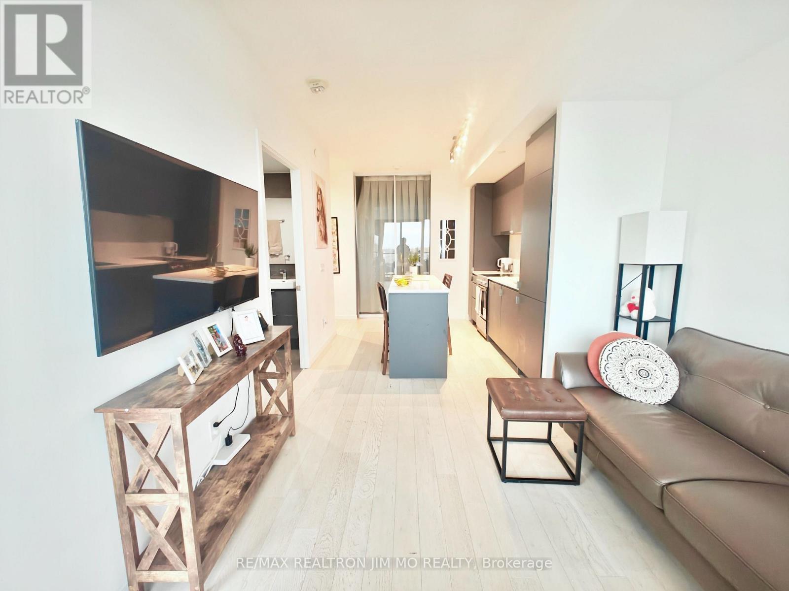 617 - 7 Smith Crescent, Toronto, Ontario  M8Z 1N5 - Photo 8 - W12535578