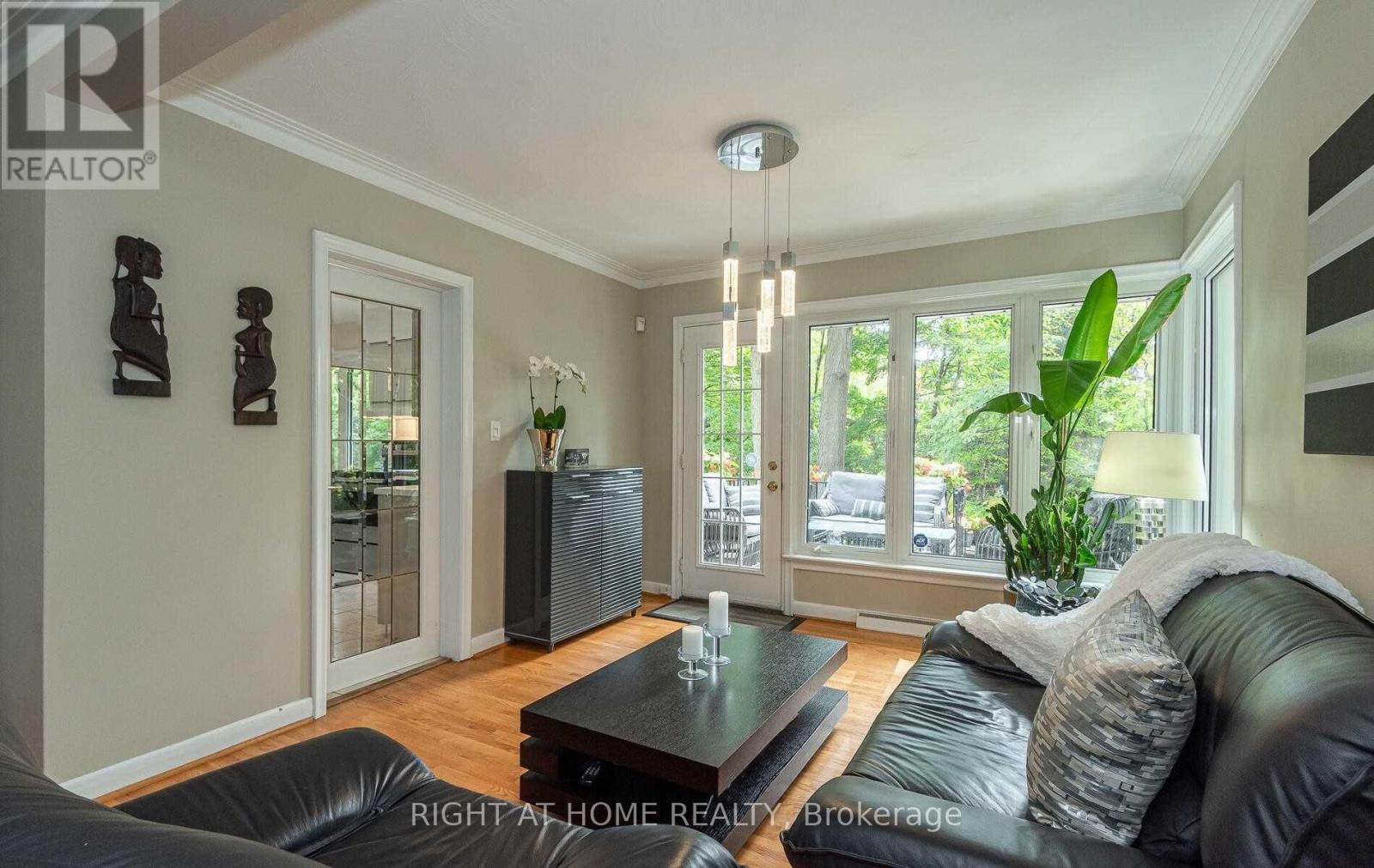 1445 Ryan Place, Mississauga, Ontario  L5C 1J7 - Photo 10 - W12535596