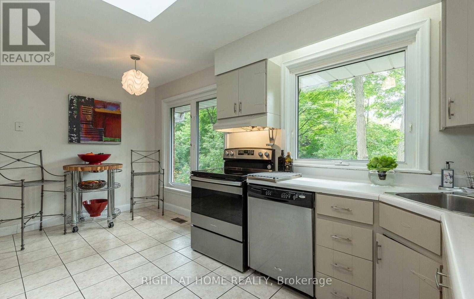 1445 Ryan Place, Mississauga, Ontario  L5C 1J7 - Photo 12 - W12535596