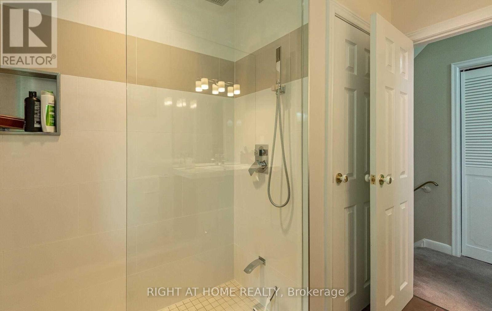 1445 Ryan Place, Mississauga, Ontario  L5C 1J7 - Photo 15 - W12535596