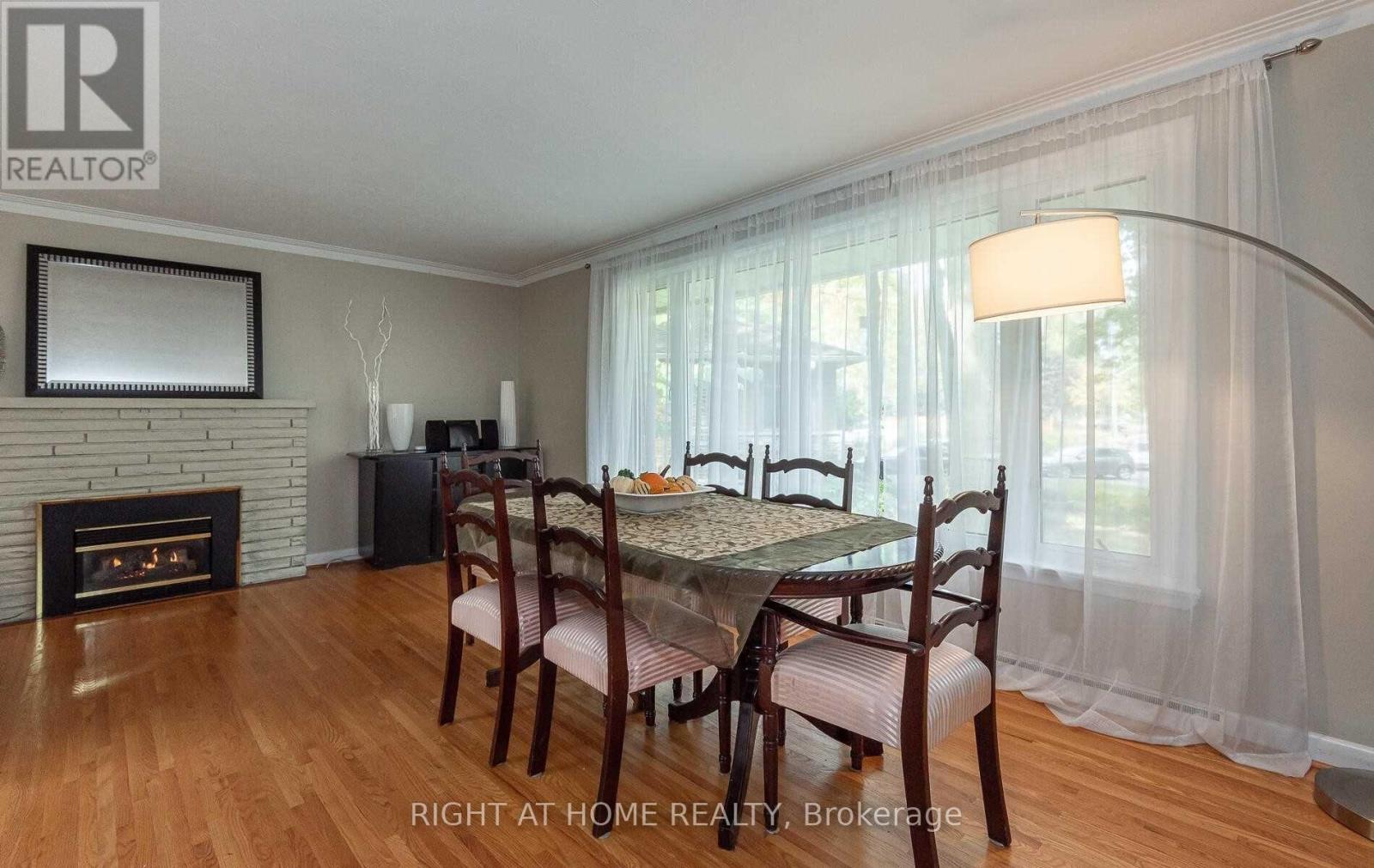 1445 Ryan Place, Mississauga, Ontario  L5C 1J7 - Photo 7 - W12535596
