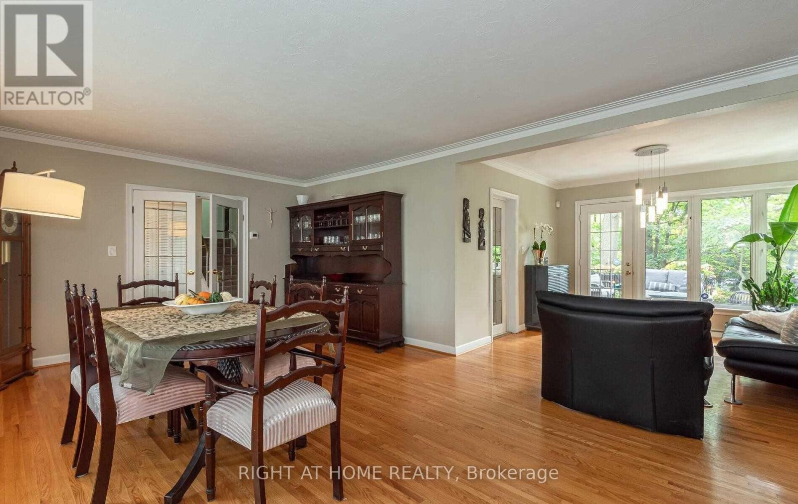 1445 Ryan Place, Mississauga, Ontario  L5C 1J7 - Photo 8 - W12535596