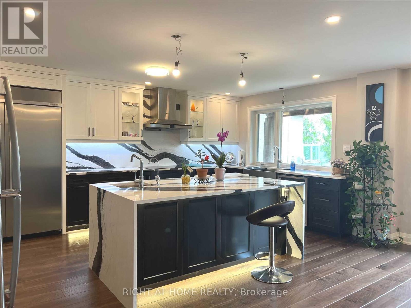 A - 3234 Shoreline Drive, Oakville, Ontario  L6L 5Z1 - Photo 4 - W12535602