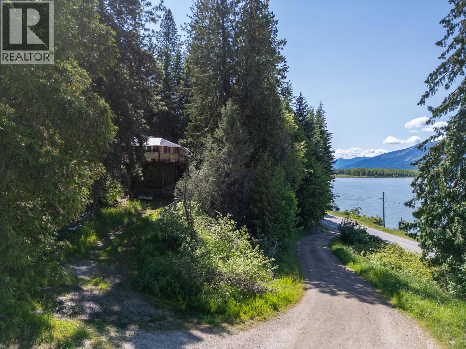 9308 MAIN Street, kuskanook, British Columbia