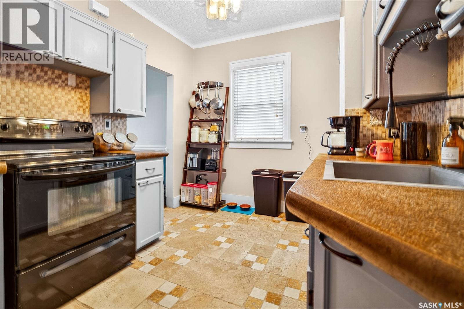 1105 3rd Avenue Nw, Moose Jaw, Saskatchewan  S6H 3V1 - Photo 10 - SK021038