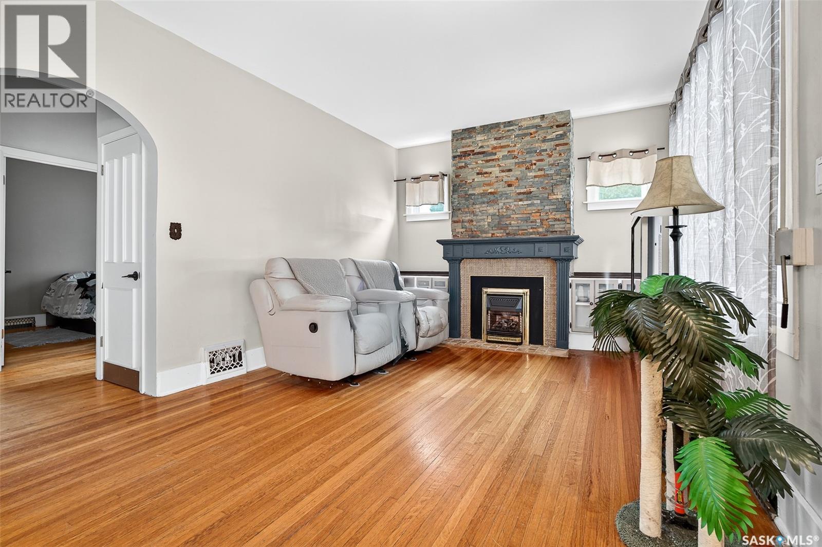 1105 3rd Avenue Nw, Moose Jaw, Saskatchewan  S6H 3V1 - Photo 5 - SK021038