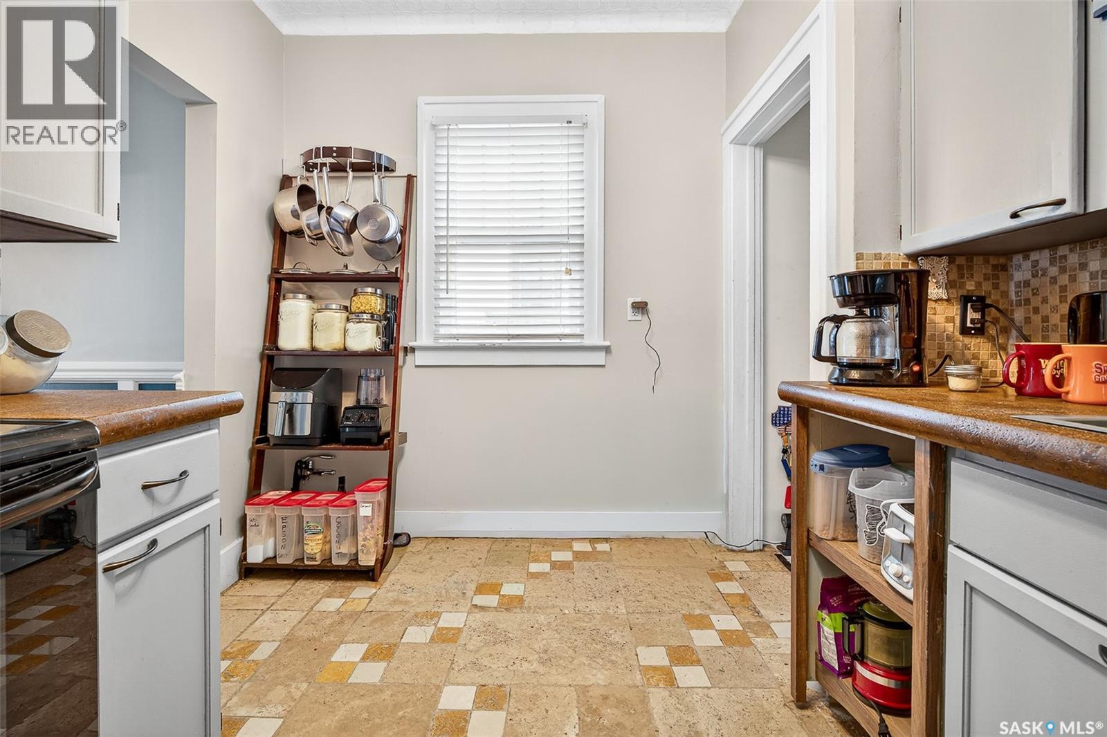 1105 3rd Avenue Nw, Moose Jaw, Saskatchewan  S6H 3V1 - Photo 11 - SK021038