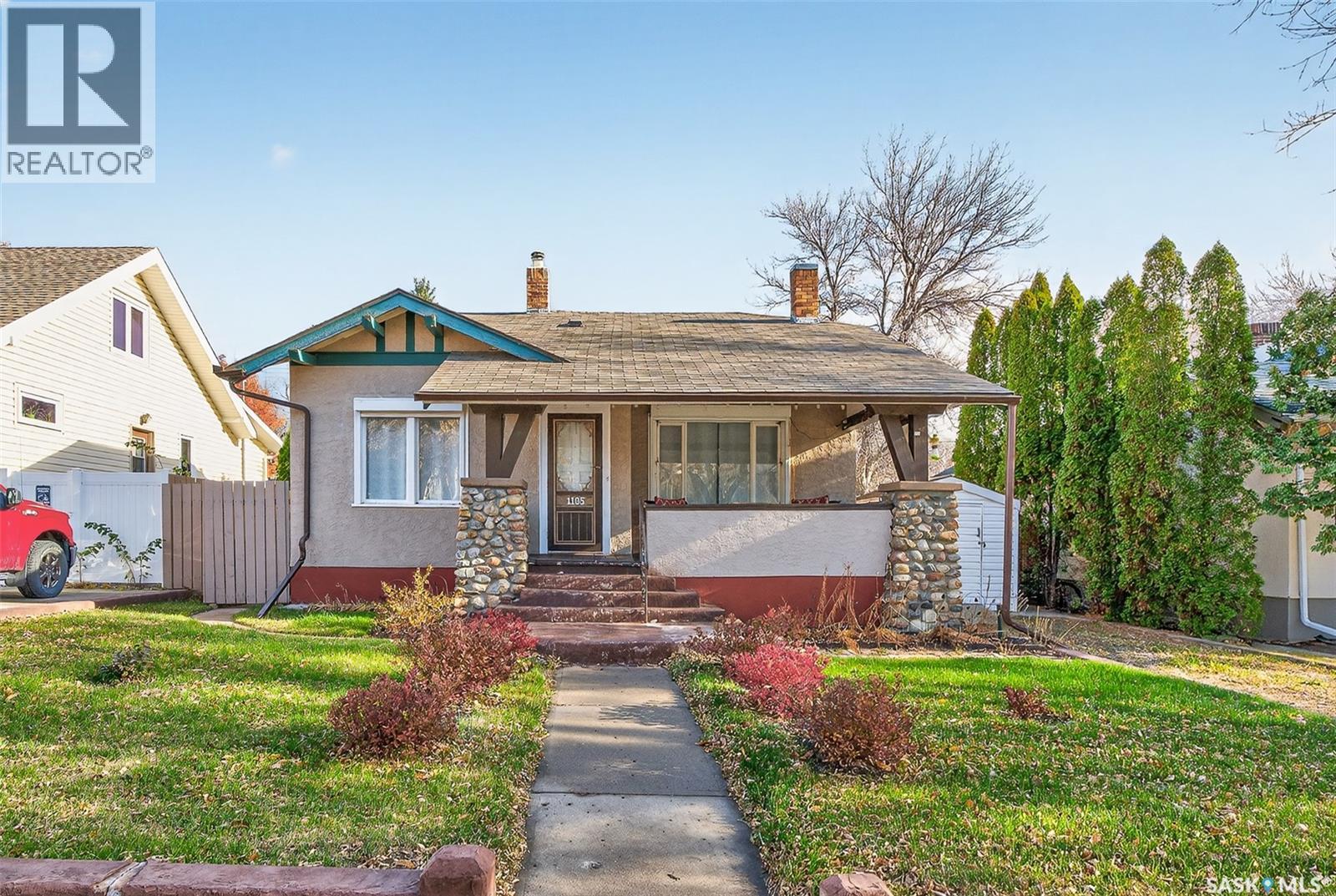 1105 3rd Avenue Nw, Moose Jaw, Saskatchewan  S6H 3V1 - Photo 2 - SK021038